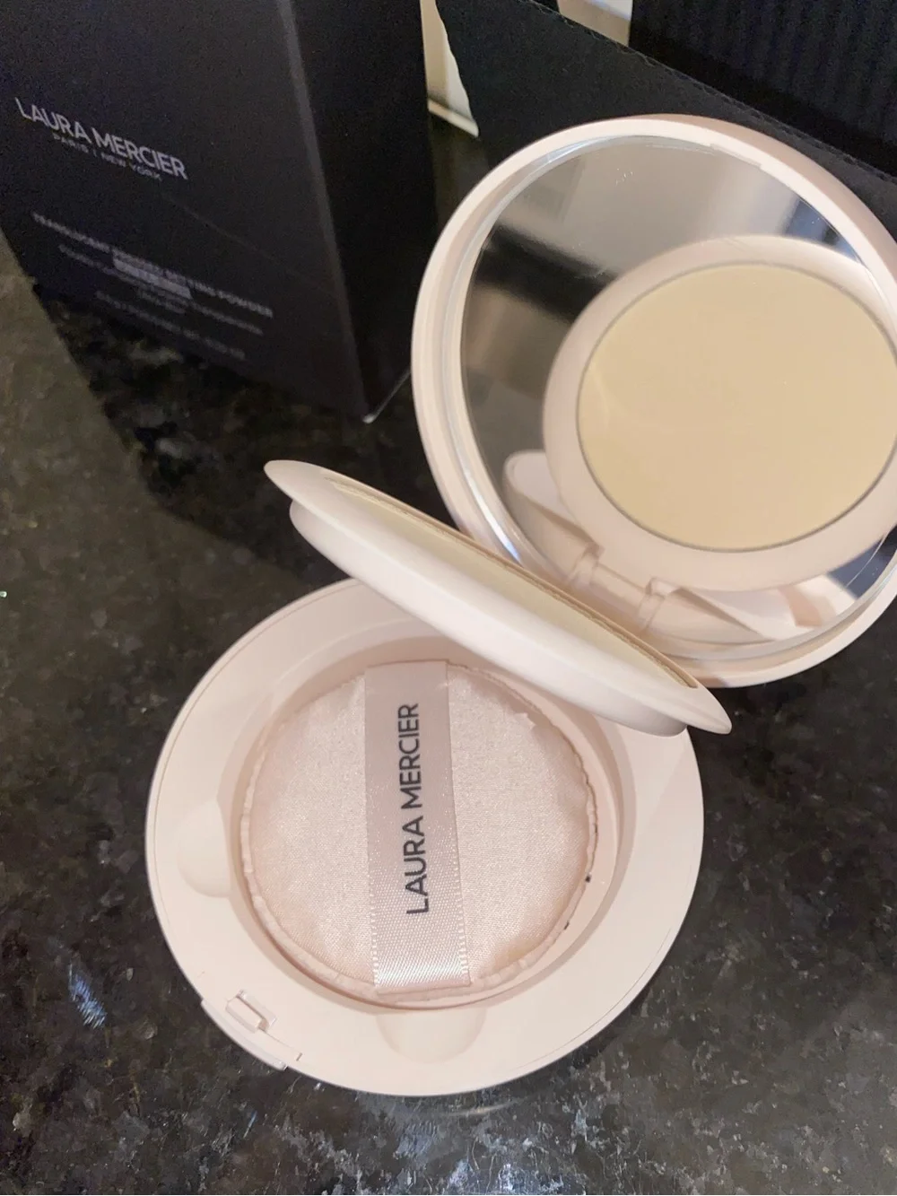 Laura Mercier - Translucent Pressed Setting Powder [Ultra-Blur] Size:6.5g (NEW)